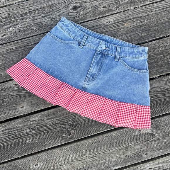 DAISEY DUKE DENIM MINI SKIRT SIZE MEDIUM - Picture 3 of 8